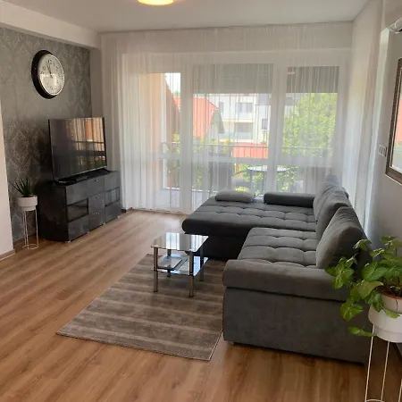 Gizella Apartament *